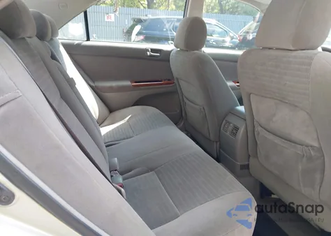 2005 Toyota Camry Le/Xle/Se z USA, uszkodzony, nr VIN 4T1BE30KX5U957227